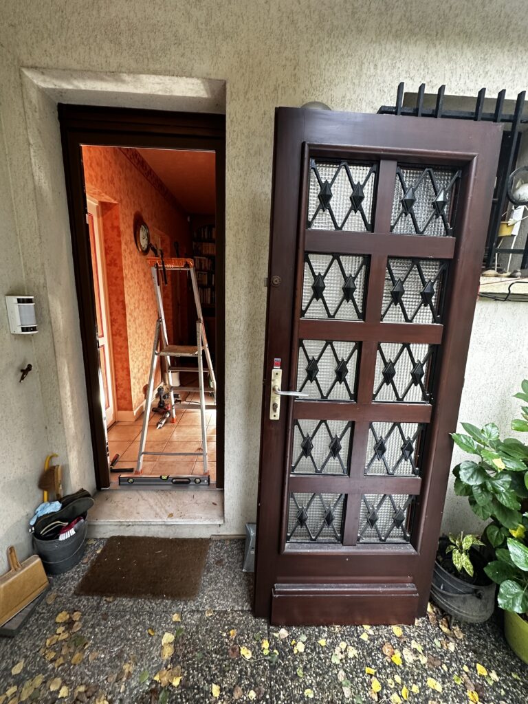 installation de portes d'entrée en aluminium JANNEAU