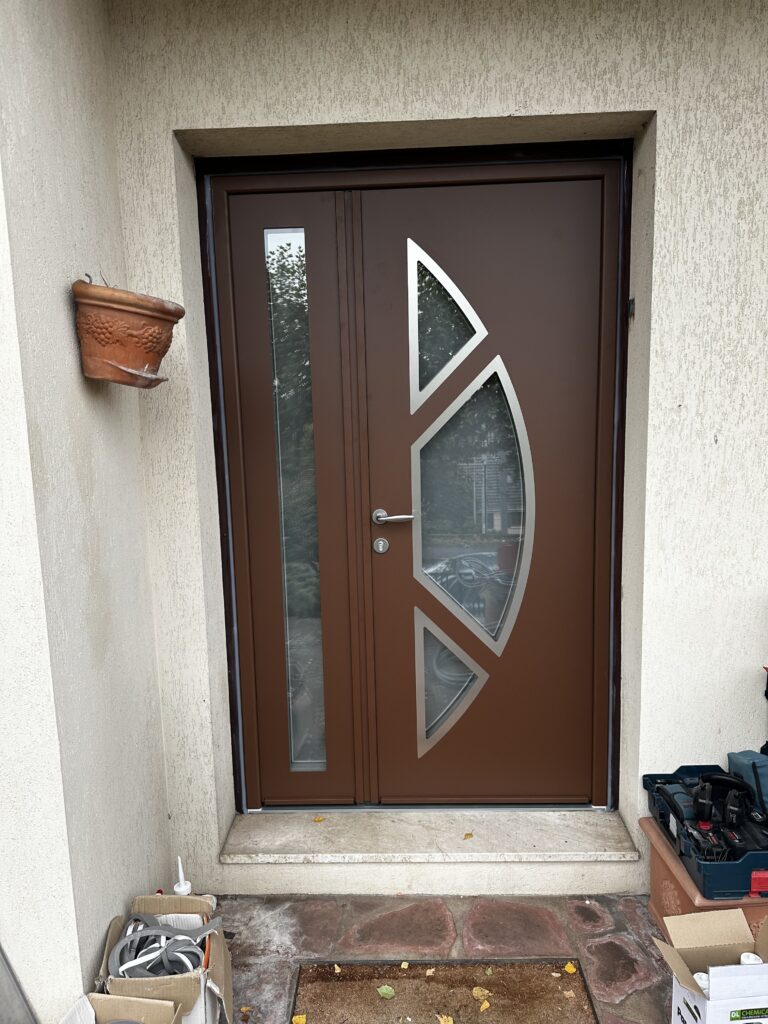 installation de porte tiercée d'entrée en aluminium JANNEAU