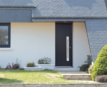 Porte d'entrée sur maison individuelle.